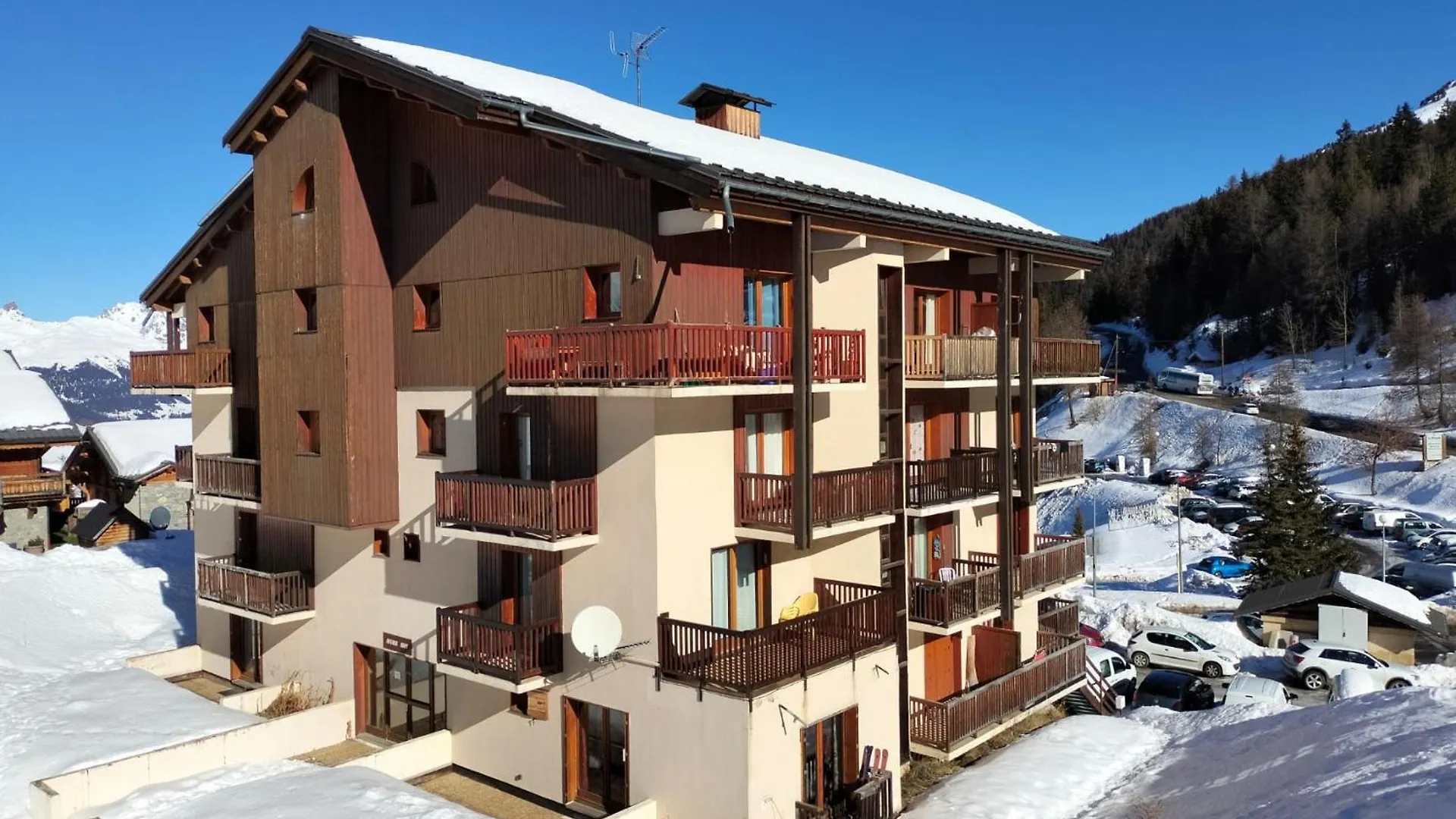 Appartement Rez De Jardin Avec Terrasse La Plagne 0*,  France